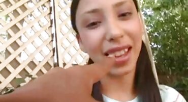 sex trai thẳng đi khách Fuck với một người yêu trên một đống bột. sex lãng mạn