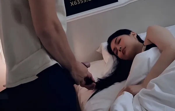sex cilphot Con trai Ông chồng thẩm du cạnh má kế đang ngủ và bị phát hiện